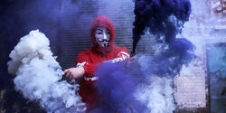 Новый учебный год в школах Кипра начался с митингов и дымовых шашек