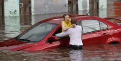 Результаты первых дождей на Кипре - разломы дорог, затопления, эвакуация людей