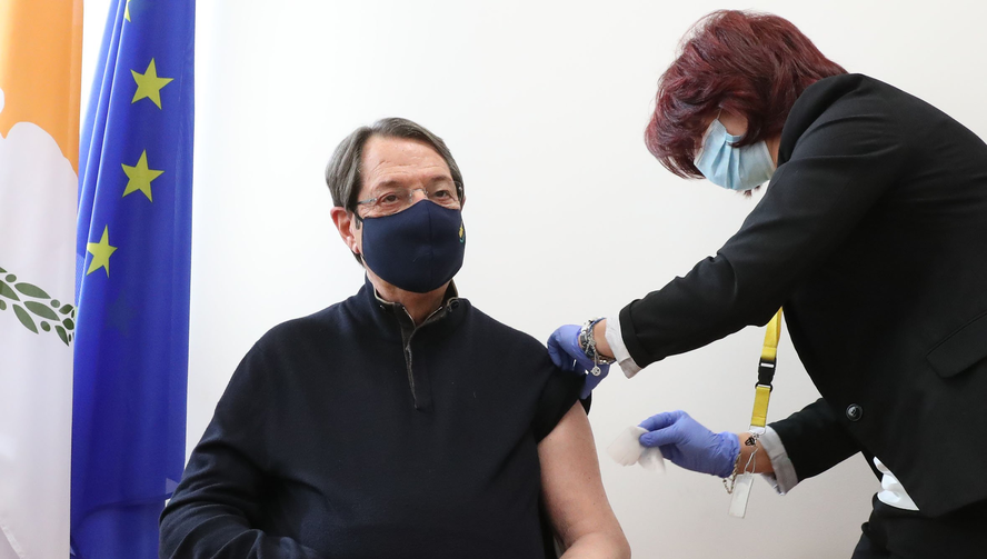 На Кипре за несколько часов забронировали все привезенные вакцины от короны