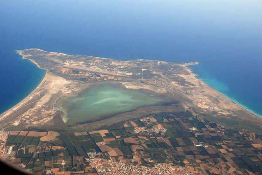 Британские базы передали €50 000 жителям Акротири и Декелии