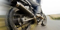 Шум от ночных гонок мотоциклов мешает туристам, отдыхающим в Лимассоле