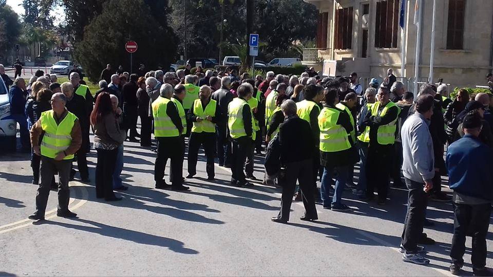 «Желтые жилеты» Кипра вышли на улицы Никосии : фото 3