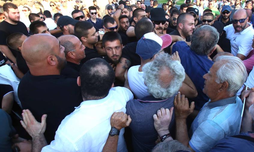 Митинг напротив дворца президента Кипра закончился массовой дракой : фото 4