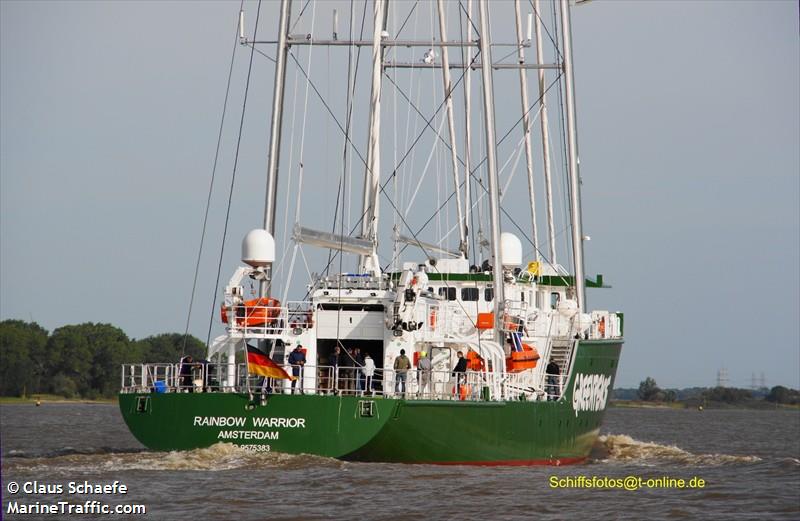 В гавань Лимассола зашло флагманское судно организации Greenpeace "Rainbow warrior" : фото 2