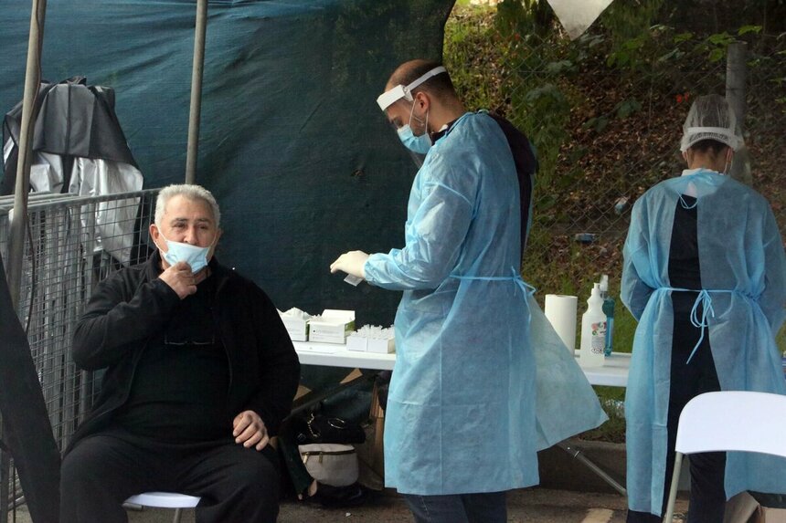 Тестирование жителей Кипра на коронавирус. Одна из точек в Лимассоле, где можно сдать анализы.