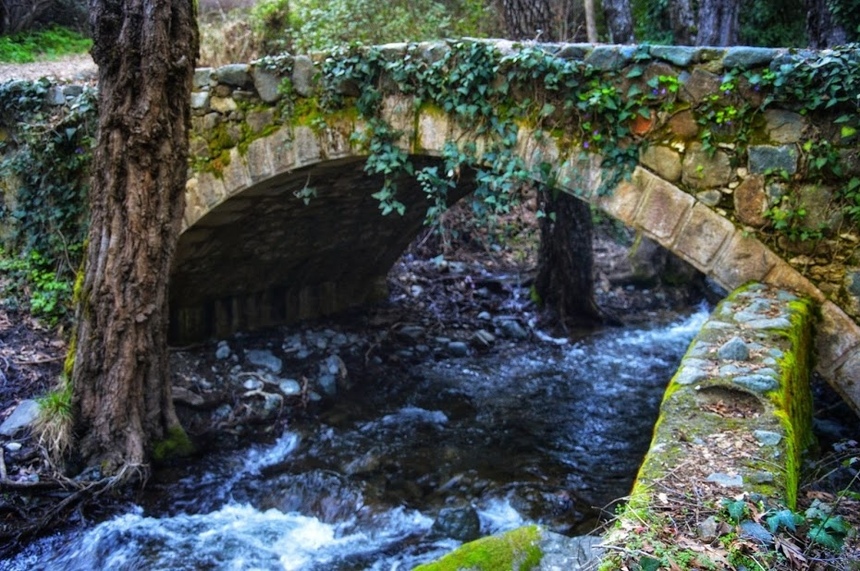 Средневековый мост на природной тропе Милия: фото 23