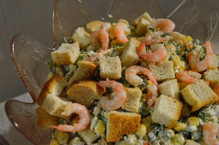 Полезная кухня Кипра. Нежный, аппетитный белковый салат с креветками, кукурузой и пряной зеленью, который непременно оценят по достоинству любители морепродуктов: фото 24