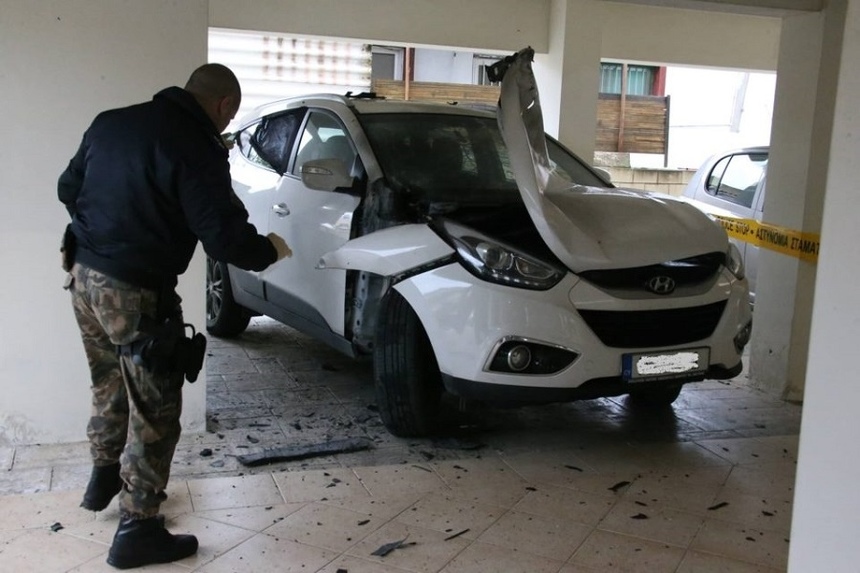 «Околофутбола»: Из-за взорванной машины судьи на Кипре отменены футбольные матчи: фото 2