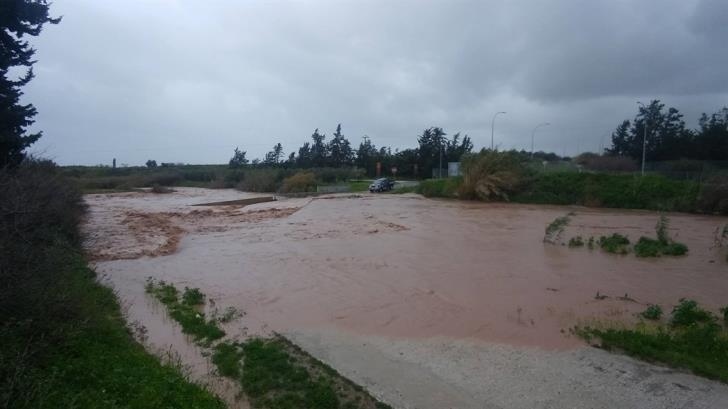 Разрушительный циклон "Эвридика" затопил Кипр: фото 12