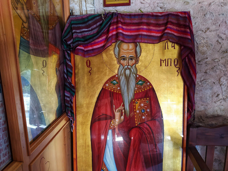 Икона святого Харалампия стоящая рядом с иконостасом