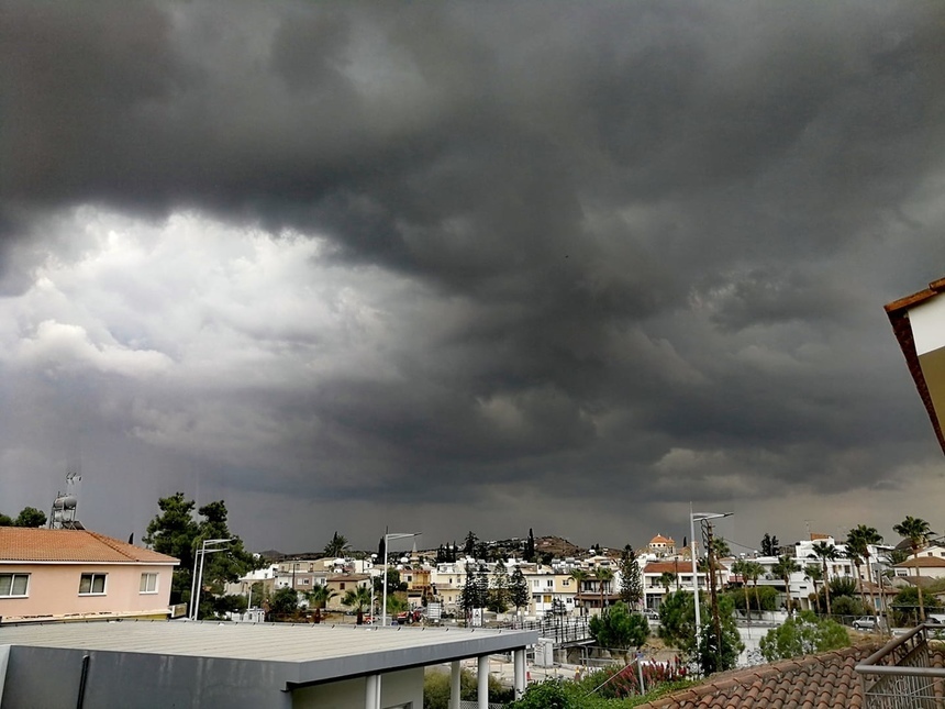 Ливни и грозы: на Кипре объявлен желтый уровень погодной опасности: фото 2