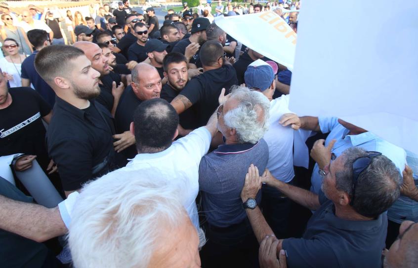 Митинг напротив дворца президента Кипра закончился массовой дракой : фото 3