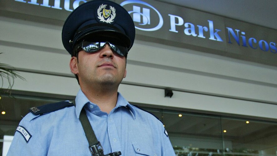 Полицейским Кипра сократят рабочий день