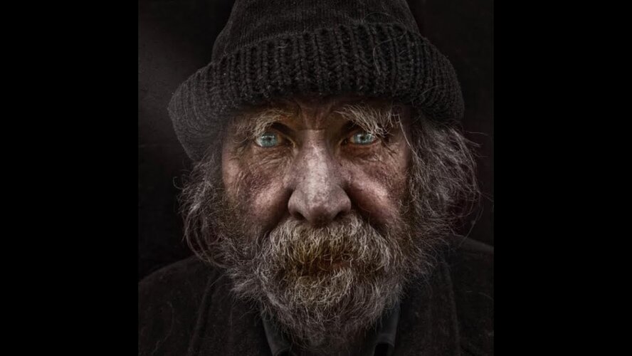 В клетке: 76-летний пенсионер из Лимассола живет в нечеловеческих условиях