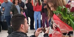 Молодой киприот сделал предложение своей возлюбленной в аэропорту Ларнаки