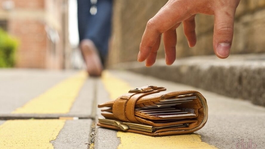 Охранник из Kings Avenue Mall в Пафосе нашел бумажник с 1450 евро