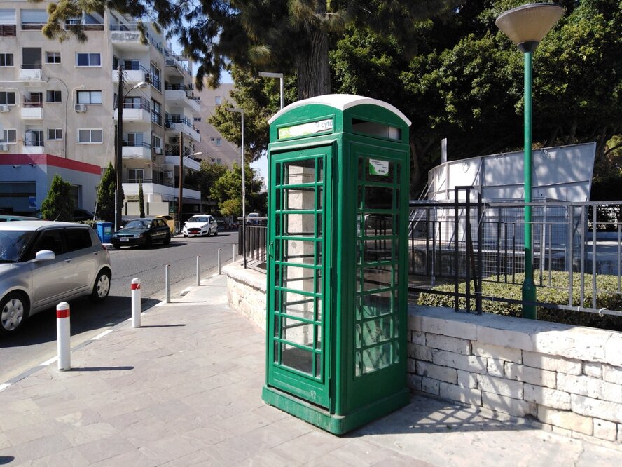 «Позвони мне, позвони» - телефонные будки Кипра