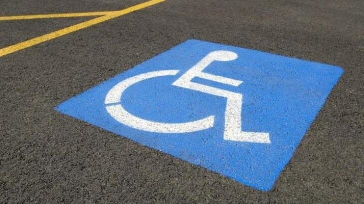 Водители Кипра злоупотребляют парковочными местами для инвалидов