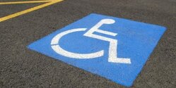 Водители Кипра злоупотребляют парковочными местами для инвалидов