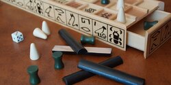 Сенет - популярная настольная игра древнего мира, в том числе и Кипра