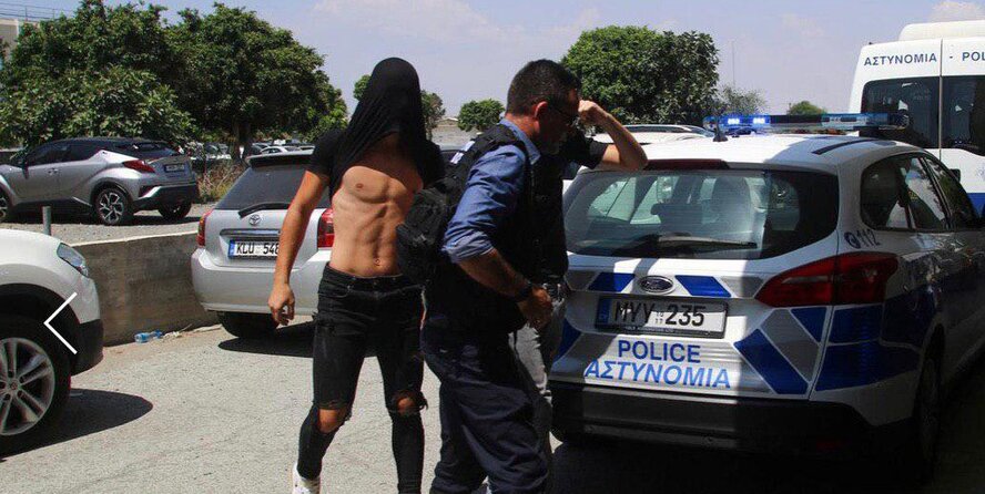 Полиция Кипра поймала обвиняемого в групповом изнасиловании на лжи