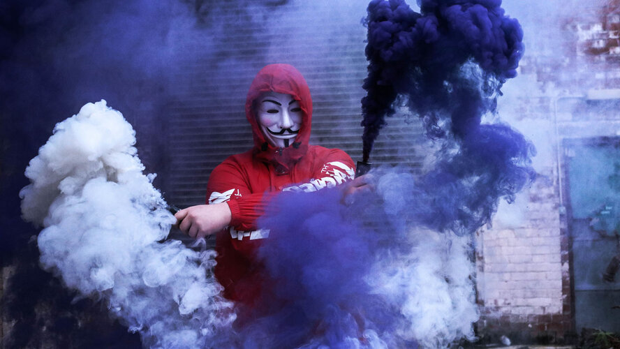 Новый учебный год в школах Кипра начался с митингов и дымовых шашек