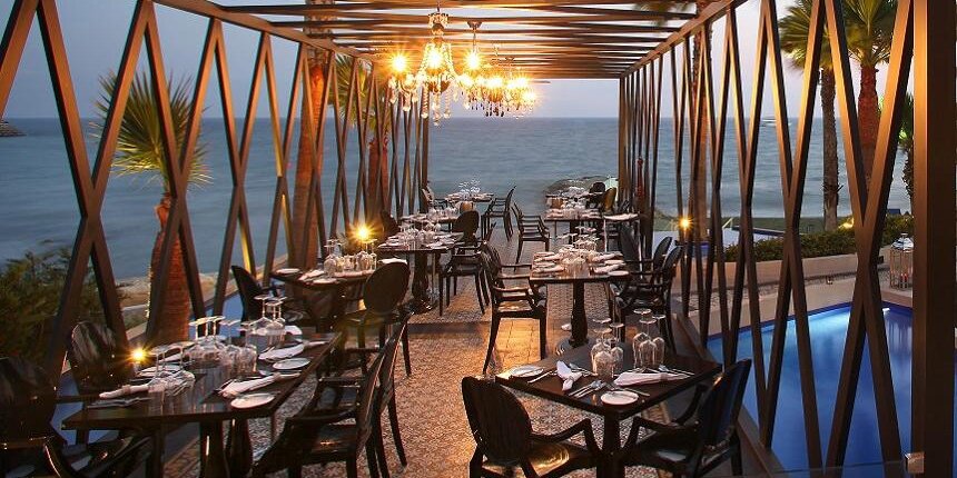 Ресторан в Лимассоле, где ужин подают прямо над водой! (Фото и Видео)