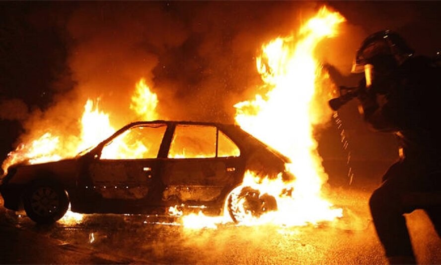 В Никосии умышленно подожгли автомобиль