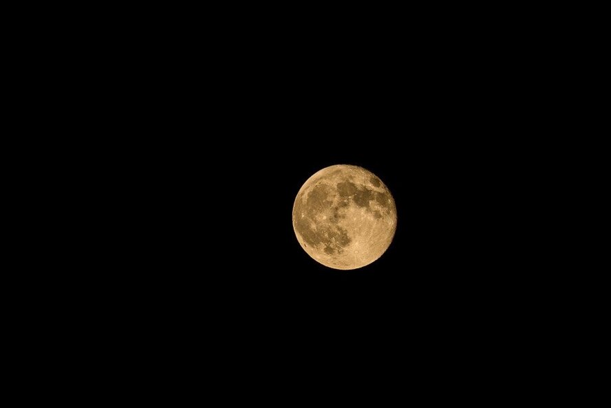 В воскресенье на Кипре наблюдали «Луну осетровых»