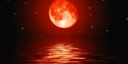 «Кровавая» луна на Кипре 27 июля