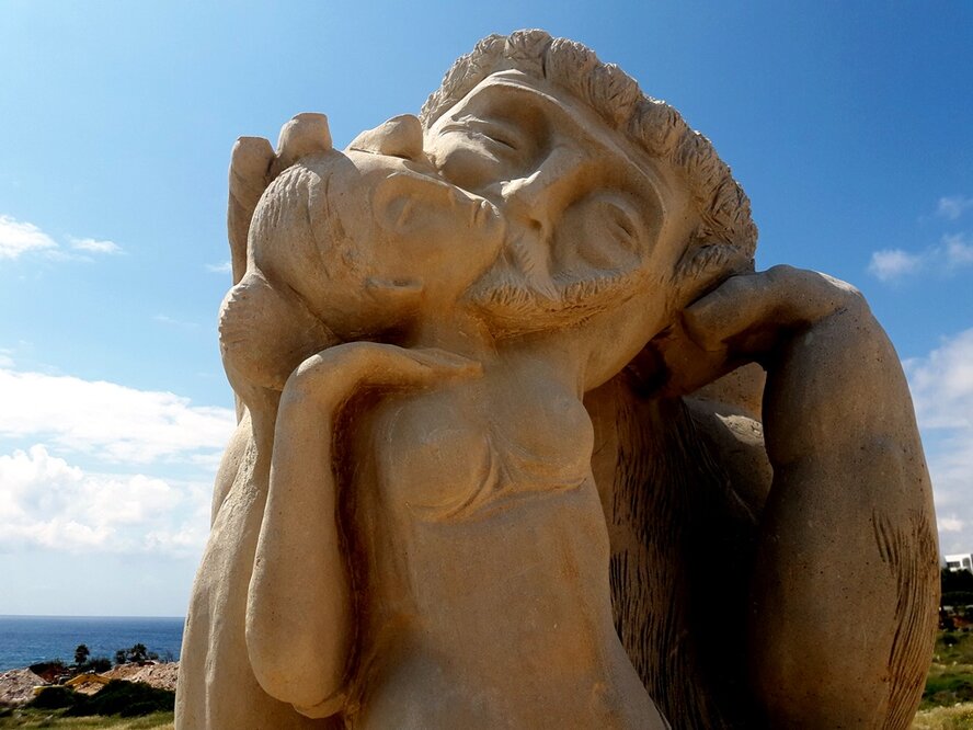 Парк скульптур в Айя-Напе: мир без преград