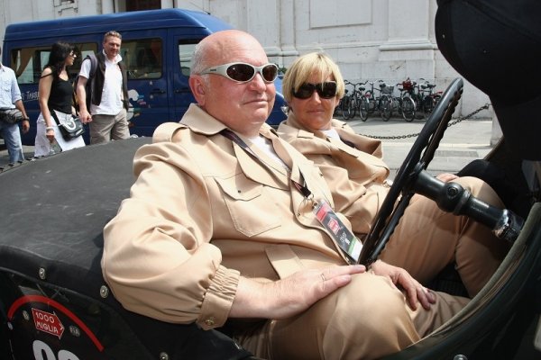 Топтық анальды секс (суреттерді қараңыз) Порно анасы ұлымен көрпенің астына шықты