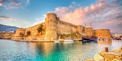 Сотни религиозных ценностей киприотов "загнивают" в стенах Киренийского замка