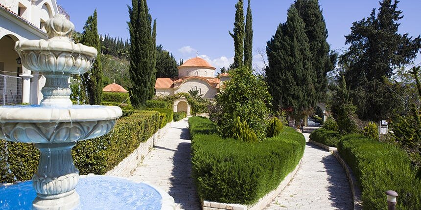 Монастырь Святого Георгия Аламану - один из самых крупных женских монастырей на Кипре (Фото)