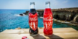 Coca-Cola выпустила лимитированную коллекцию бутылок с изображением Кипра