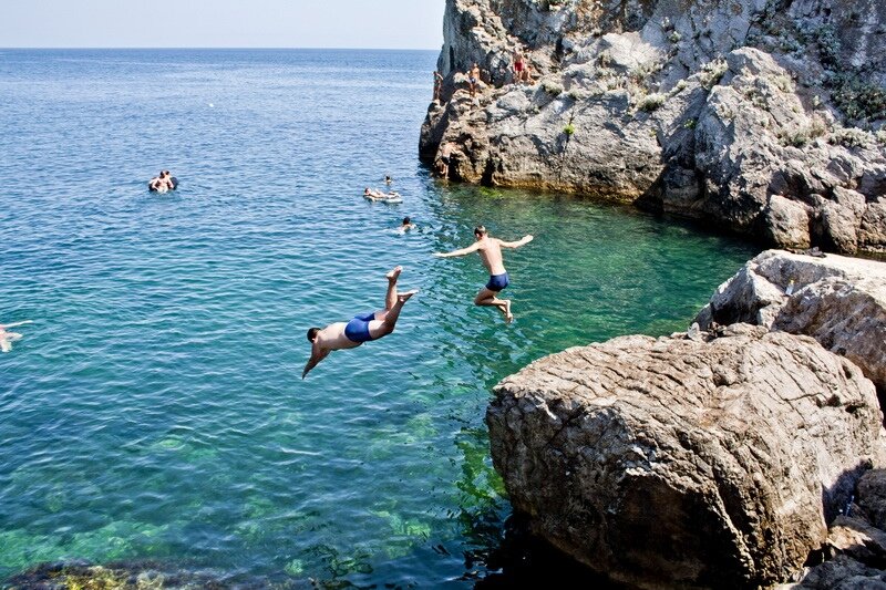 Теперь без экстрима! Власти Кипра запретили прыжки со скал в Айя-Напе