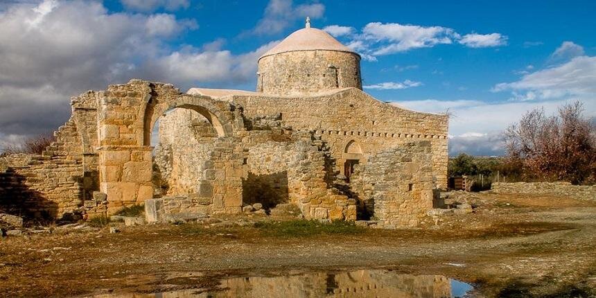 История и легенда монастыря Святого Креста в кипрской деревушке Аногира