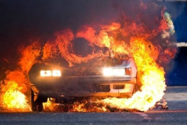 Полиция Кипра расследует случай возможного поджога автомобилей