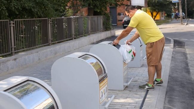 Чисто и не пахнет: в Ларнаке начали устанавливать подземные контейнеры для мусора