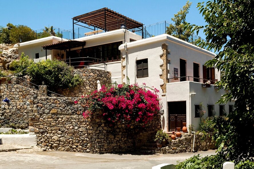 Продажи недвижимости на Кипре упали в два раза