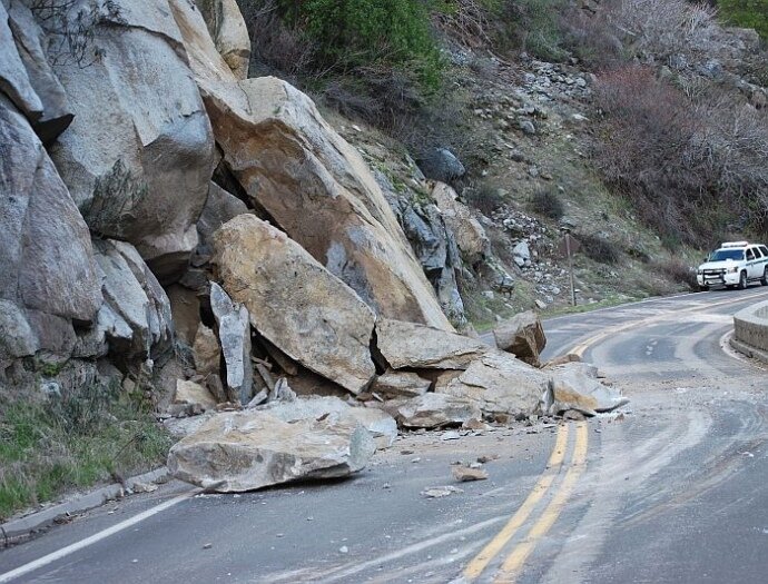 Предупреждение: на дорогах Троодоса оползни и обвалы камней, будьте аккуратнее