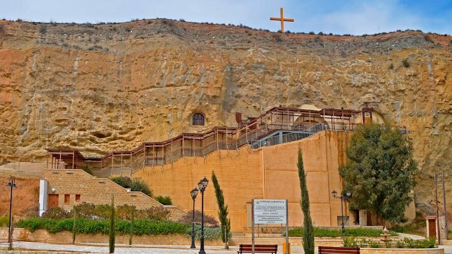 Уникальная пещерная церковь Панагия Хрисоспилиоттисса в опасности