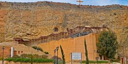 Уникальная пещерная церковь Панагия Хрисоспилиоттисса в опасности