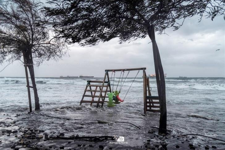 Разрушительный циклон «Эвридика» затопил Кипр