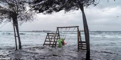 Разрушительный циклон "Эвридика" затопил Кипр