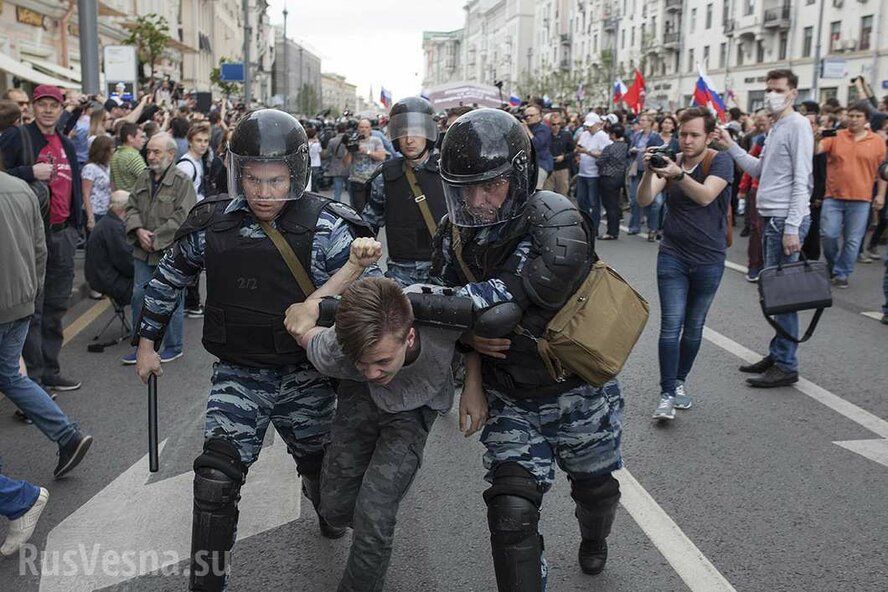 ​В Москве акции протеста, а на Кипре тишь да гладь. Совпадение? Не думаем