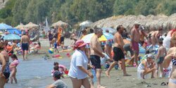 День всемирного потопа Κατακλυσμός (Катаклизмос) на пляже в Лимассоле