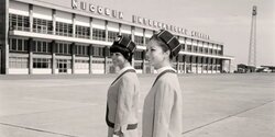 Красотки-стюардессы Cyprus Airways в новой форме (ретро фото)