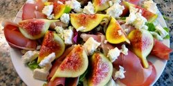 Салат с инжиром и прошутто «Кипрская смоковница»