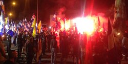 Сторонники крайне правой партии ELAM провели факельное шествие в центре Никосии 